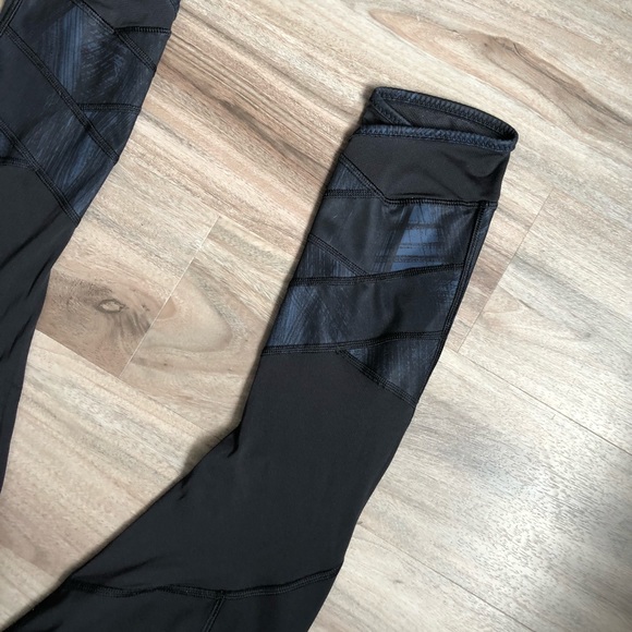 Lululemon Crops Size 4 - Picture 6 of 9